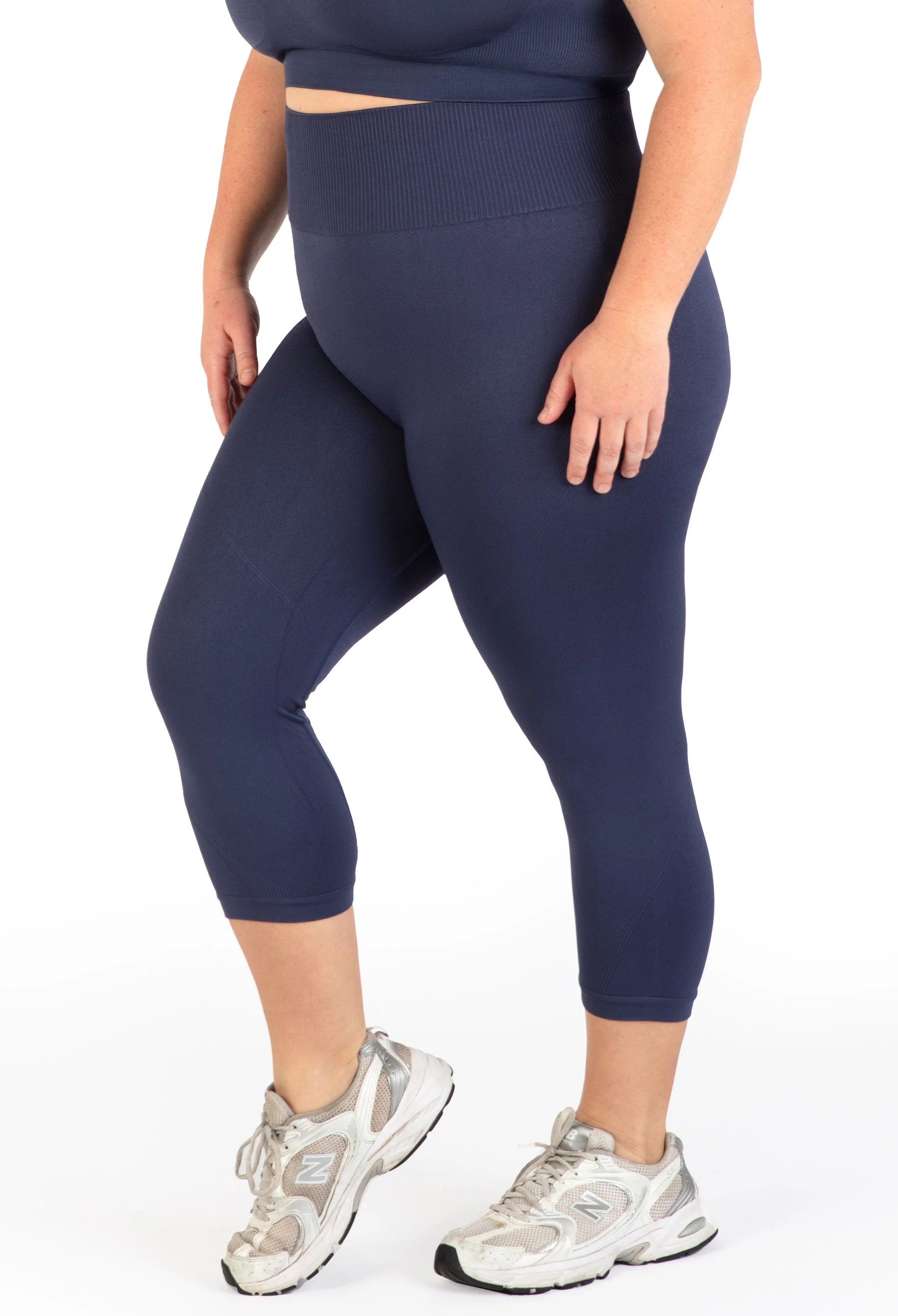 Plus Size Seamless High Waist 3/4 Capri Leggings - Image 2