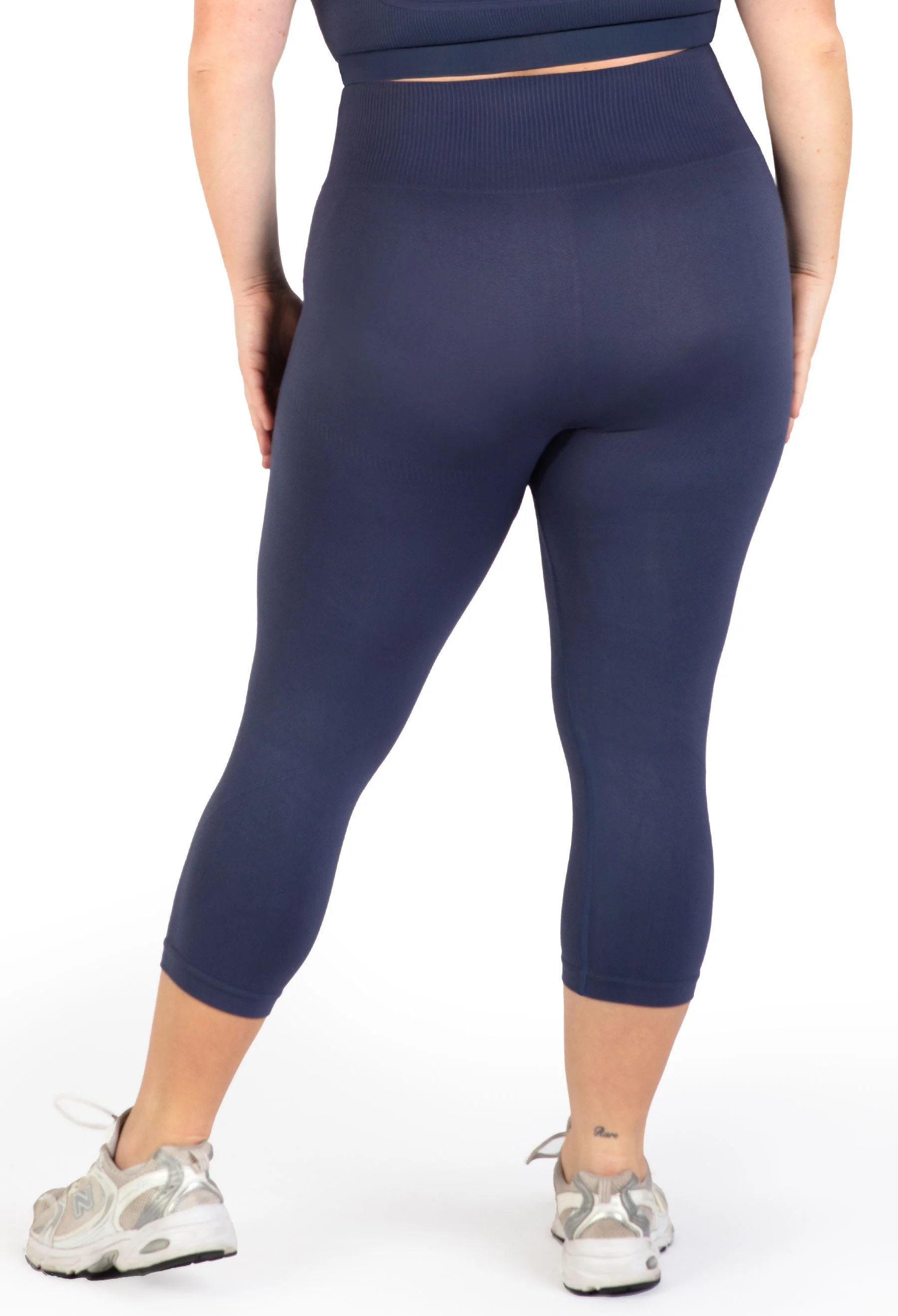 Plus Size Seamless High Waist 3/4 Capri Leggings - Image 3